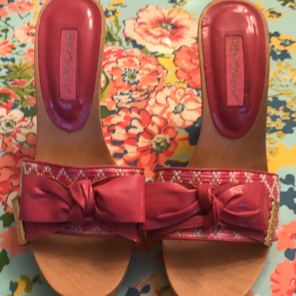Betsey Johnson pink adorable slides